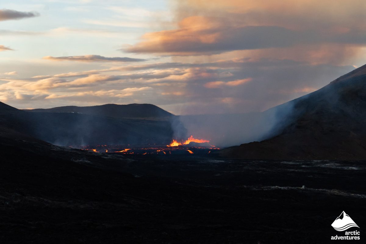 夕阳西下火山
