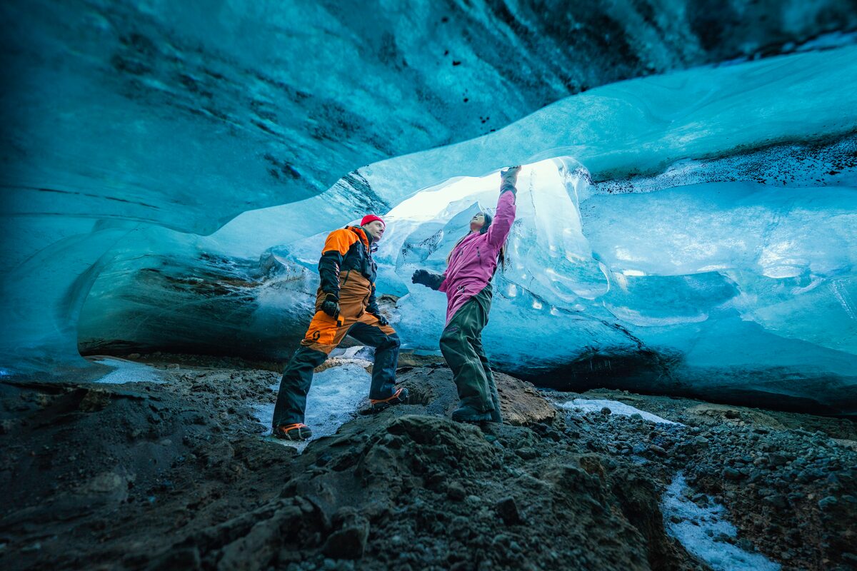 雷克雅未克雪地摩托冰川与冰洞| Arctic Adventures